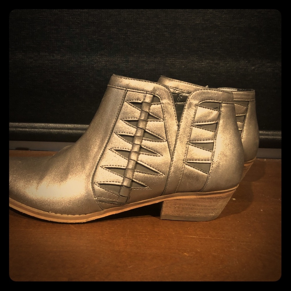 Older Girls Tucker + Tate Silver Metallic Boots